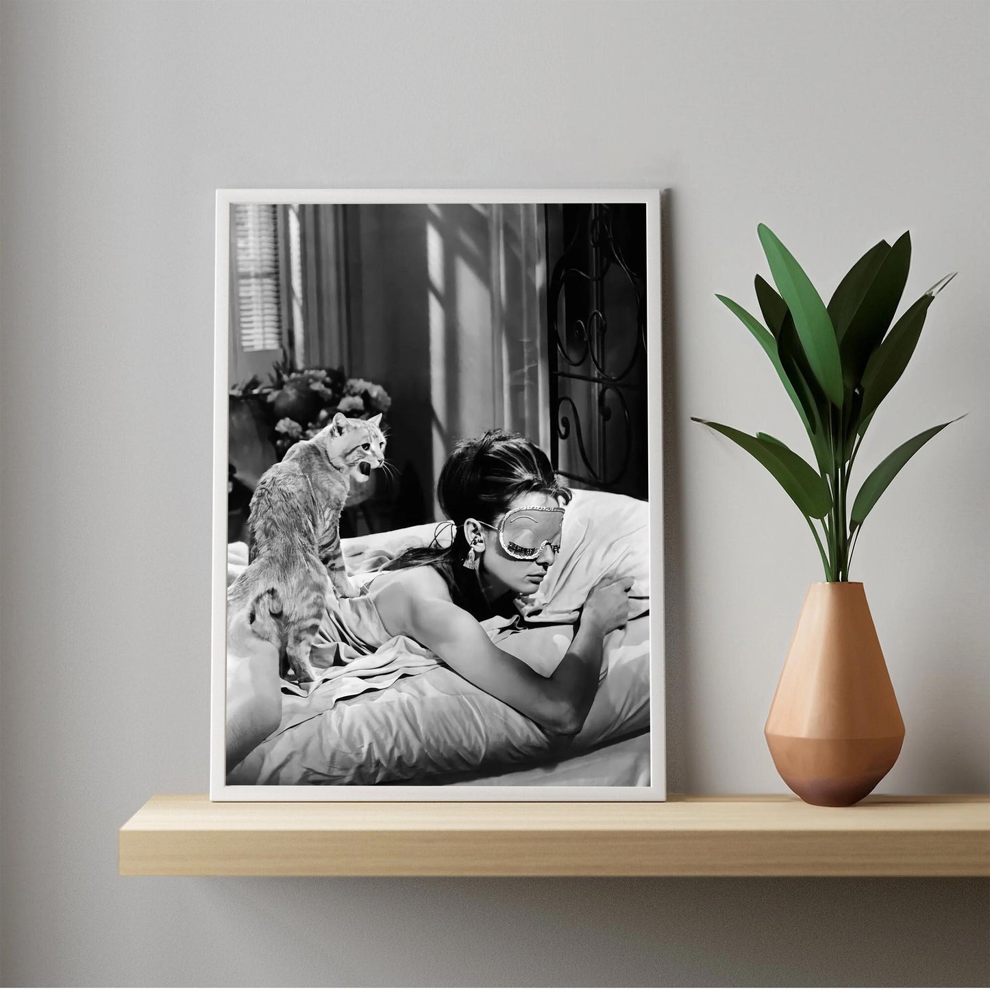 Audrey Hepburn Wall Art Breakfast at Tiffanys Poster, Black and White Print, Vintage Photo, Classic Hollywood Art - Retr